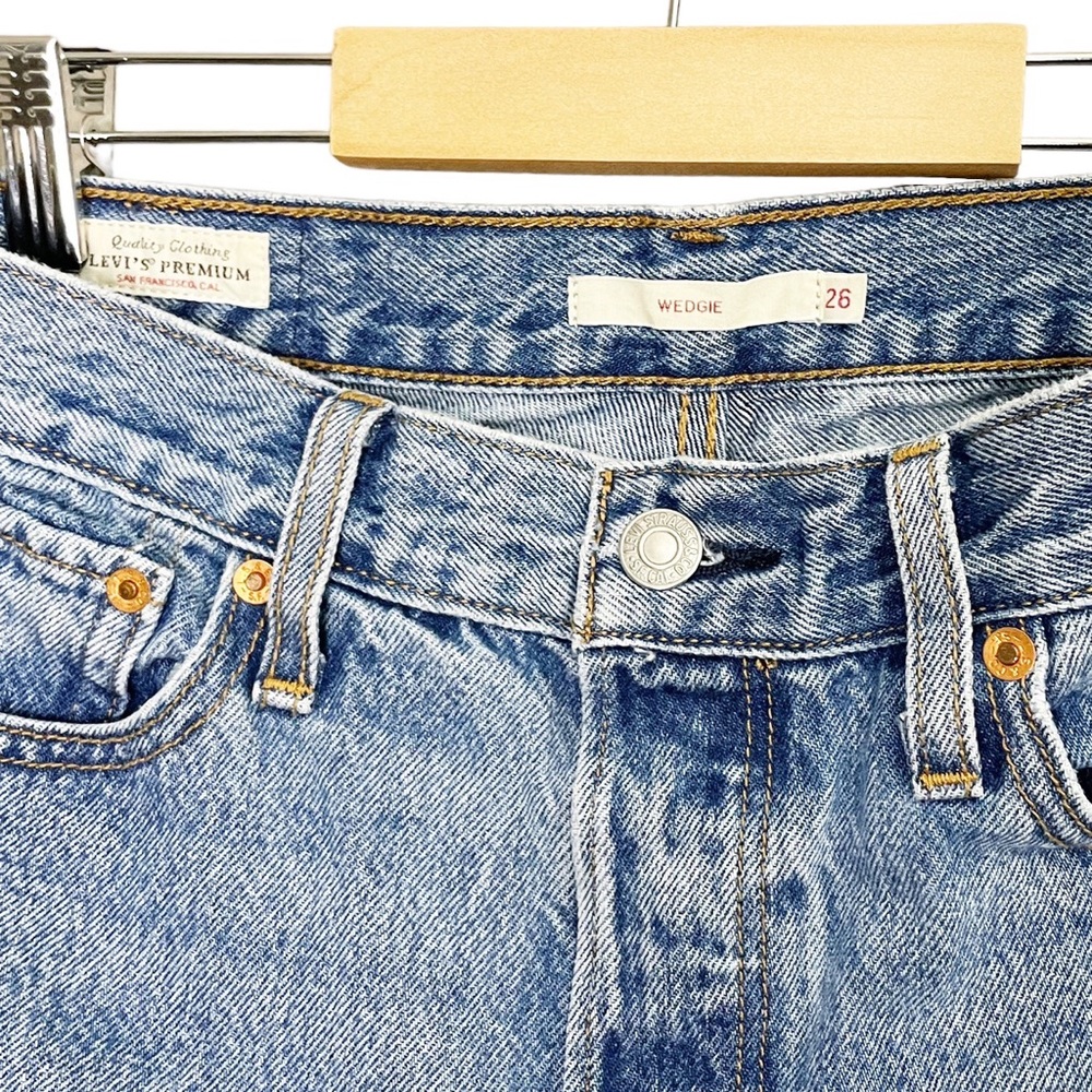 Levi’s Wedgie Icon Fit Frayed Jeans Shut Up Wash - Picture 6 of 8